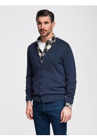 Ombre Clothing - Dzianinowy monochromatyczny męski kardigan z wiskozą – granatowy V1 - Rozmiar: XXL. Kolor: niebieski. Materiał: dzianina, wiskoza. Wzór: gładki, aplikacja. Styl: elegancki