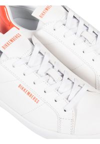 Bikkembergs Sneakersy "Sveva" | B4BKW0165 | Sveva | Kobieta | Biały, Koralowy. Kolor: biały, pomarańczowy, wielokolorowy. Materiał: skóra ekologiczna. Wzór: aplikacja