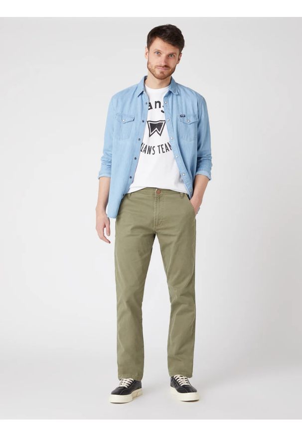 Wrangler - SPODNIE MĘSKIE WRANGLER CASEY CHINO GREEN W1C050G38 112127685