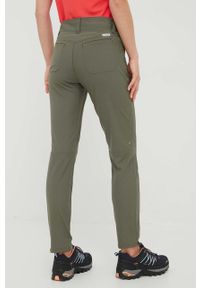 Wrangler spodnie damskie kolor zielony dopasowane medium waist. Kolor: zielony. Materiał: materiał