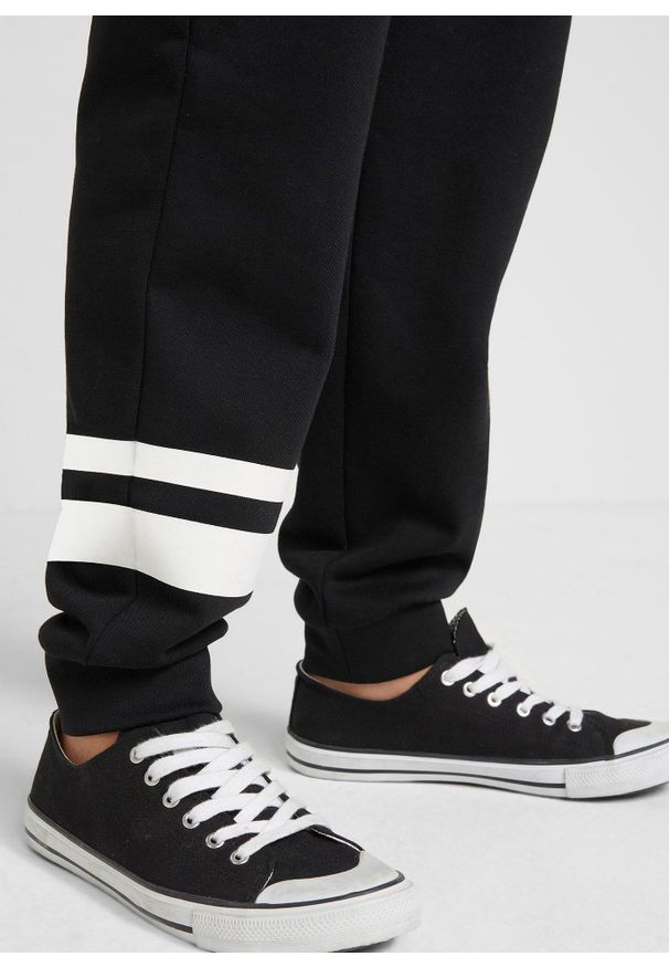 bonprix - Spodnie dresowe z miękkiej mieszanki bawełny (2 szt.). Kolor: czarny. Materiał: materiał, bawełna, dresówka