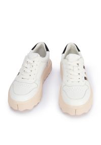 Wittchen - Damskie sneakersy skórzane z literą „W” białe. Okazja: na co dzień. Kolor: biały. Materiał: skóra. Obcas: na platformie #7