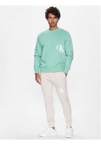 Calvin Klein Jeans Spodnie dresowe J30J322917 Beżowy Regular Fit. Kolor: beżowy. Materiał: bawełna, syntetyk