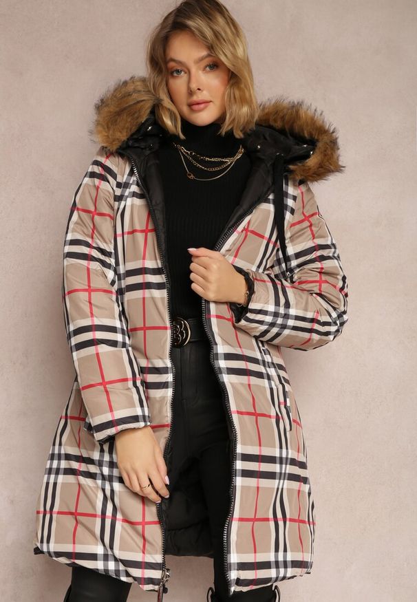 Renee - Czarna Kurtka Dwustronna z Kapturem Mici. Okazja: na co dzień. Typ kołnierza: kaptur. Kolor: czarny. Materiał: futro, jeans. Długość rękawa: długi rękaw. Długość: długie. Wzór: kratka, gładki. Styl: casual, elegancki