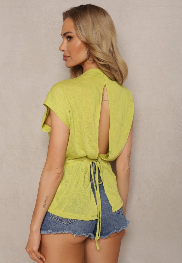 Renee - Jasnozielony Top z Regulacją w Talii i Wiązaniem na Dole z Rozcięciem na Plecach Tiimaelin. Okazja: na co dzień. Kolor: zielony. Materiał: jeans. Styl: wizytowy, casual, sportowy, elegancki