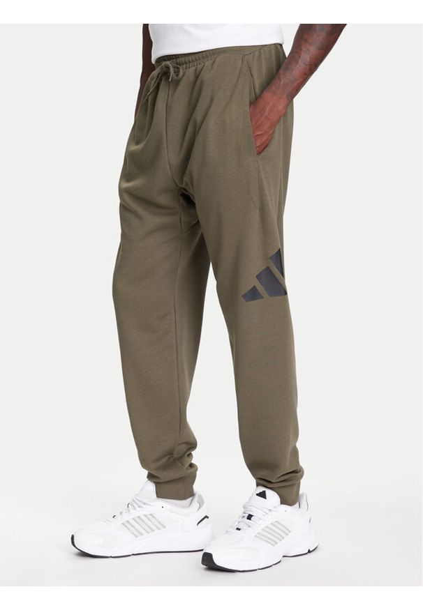 Adidas - adidas Spodnie dresowe Essentials Big Logo JE8970 Khaki Regular Fit. Kolor: brązowy. Materiał: bawełna, syntetyk