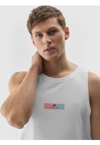 4f - 4F Tank top regular z nadrukiem męski - biały XXL. Kolor: biały. Materiał: bawełna, jersey, dzianina. Długość rękawa: na ramiączkach. Wzór: nadruk