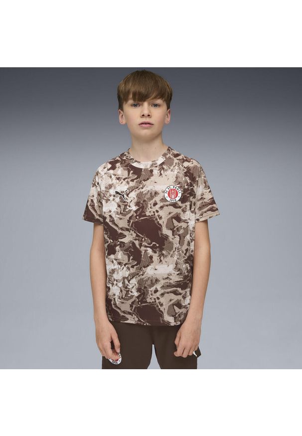 Puma - Młodzieżowa koszulka przedmeczowa FC St. Pauli PUMA Espresso Brown White. Kolor: brązowy, biały, wielokolorowy. Sport: piłka nożna