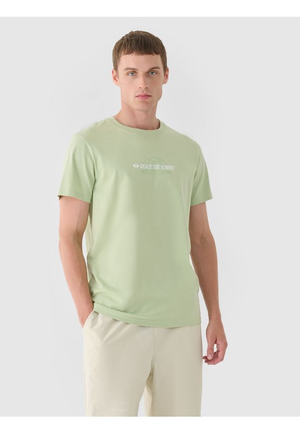 4f - 4F T-shirt regular z nadrukiem męski - oliwkowy L. Okazja: na co dzień. Kolor: brązowy, wielokolorowy, oliwkowy. Materiał: bawełna, jersey, dzianina. Długość rękawa: krótki rękaw. Długość: krótkie. Wzór: nadruk. Styl: klasyczny, sportowy, casual