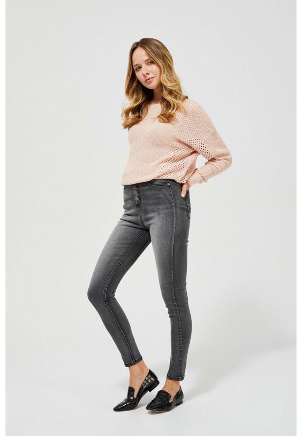 MOODO - Jeansy high waist. Stan: podwyższony. Długość: długie. Wzór: gładki