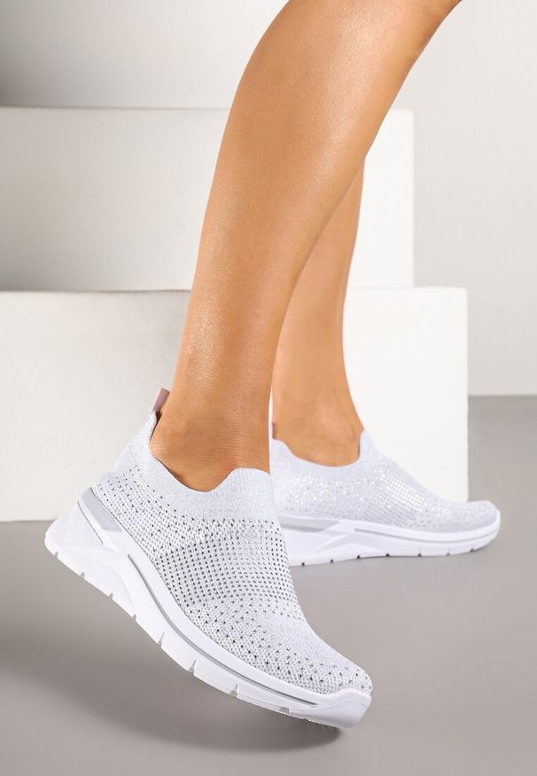 Renee - Białe Buty Sportowe z Cholewką przed Kostkę z Miękkiego Materiału Ozdobione Cyrkoniami Telianisa. Okazja: na co dzień. Wysokość cholewki: przed kostkę. Kolor: biały. Materiał: materiał. Szerokość cholewki: normalna. Wzór: aplikacja