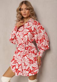 Renee - Czerwono-Biała Mini Sukienka o Rozkloszowanym Koszulowym Fasonie w Kwiatowy Print Enda. Kolor: czerwony. Materiał: materiał. Wzór: nadruk, kwiaty. Typ sukienki: koszulowe. Długość: mini #1