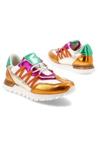 Pomarańczowe Sneakersy Artiker Wygodne Sportowe Obuwie Damskie. Okazja: na co dzień. Zapięcie: sznurówki. Kolor: biały. Materiał: tkanina, guma, skóra ekologiczna. Szerokość cholewki: normalna #2