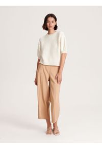 Reserved - Sweter z krótkim rękawem - kremowy. Kolor: kremowy. Materiał: tkanina. Długość rękawa: krótki rękaw. Długość: krótkie