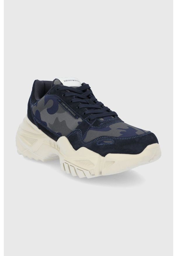 Emporio Armani Buty kolor granatowy. Zapięcie: sznurówki. Kolor: niebieski. Materiał: guma