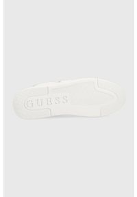 Guess sneakersy AVIANA kolor biały FL6AVI ELE12. Nosek buta: okrągły. Zapięcie: sznurówki. Kolor: biały. Materiał: guma #2