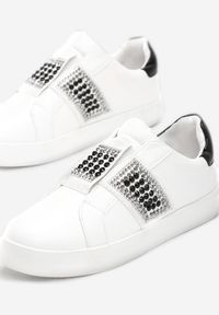 Renee - Białe Sneakersy Move Around. Zapięcie: bez zapięcia. Kolor: biały. Materiał: materiał, lakier. Wzór: aplikacja. Obcas: na płaskiej podeszwie #4