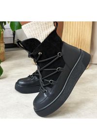 Czarne skórzane botki damskie Cambell 52330. Okazja: na co dzień. Nosek buta: okrągły. Zapięcie: sznurówki. Kolor: czarny. Materiał: skóra. Szerokość cholewki: normalna. Sezon: zima, jesień. Styl: klasyczny, casual, elegancki #1