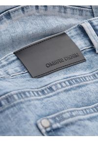 Ombre Clothing - Jeansowe spodnie męskie TAPERED FIT z przeszyciami i podwiniętymi nogawkami – błękitne V1. Okazja: na co dzień. Kolor: niebieski. Materiał: jeans. Wzór: aplikacja. Styl: casual, elegancki #6