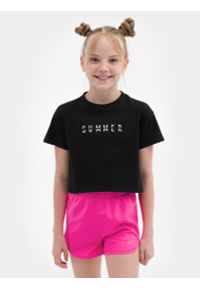 4f - T-shirt crop top z nadrukiem dziewczęcy. Kolor: czarny. Materiał: bawełna. Wzór: nadruk #1