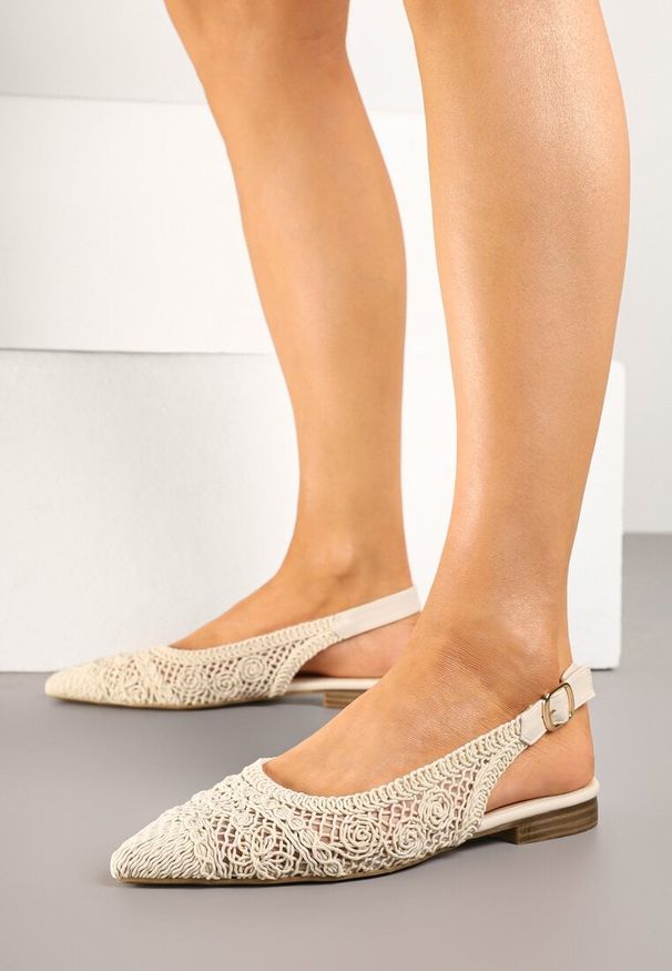 Renee - Beżowe Sandały Slingback z Szydełkową Cholewką i Szpiczastym Noskiem Ifflore. Okazja: na co dzień. Nosek buta: szpiczasty. Zapięcie: sprzączka. Kolor: beżowy. Sezon: lato, wiosna. Obcas: na płaskiej podeszwie. Styl: elegancki, casual