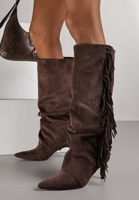 Born2be - Brązowe Marszczone Kozaki z Imitacji Zamszu na Niskiej Szpilce z Frędzlami Linonra. Okazja: na randkę. Zapięcie: bez zapięcia. Kolor: brązowy. Materiał: zamsz. Wzór: aplikacja. Sezon: zima, jesień. Styl: klasyczny, elegancki #4