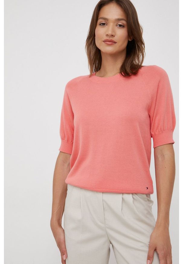 TOMMY HILFIGER - Tommy Hilfiger sweter bawełniany damski kolor pomarańczowy lekki. Kolor: pomarańczowy. Materiał: bawełna. Długość rękawa: raglanowy rękaw. Wzór: gładki