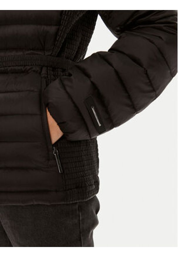 Calvin Klein Kurtka przejściowa K20K207108 Czarny Slim Fit. Kolor: czarny. Materiał: syntetyk