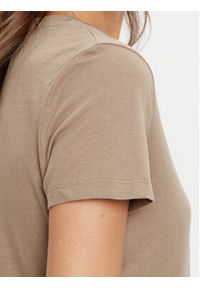 Guess T-Shirt V5RI06 I3Z14 Brązowy Regular Fit. Kolor: brązowy. Materiał: bawełna