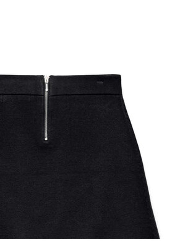 Vero Moda Spódnica mini Saba 10325944 Czarny Regular Fit. Kolor: czarny. Materiał: syntetyk