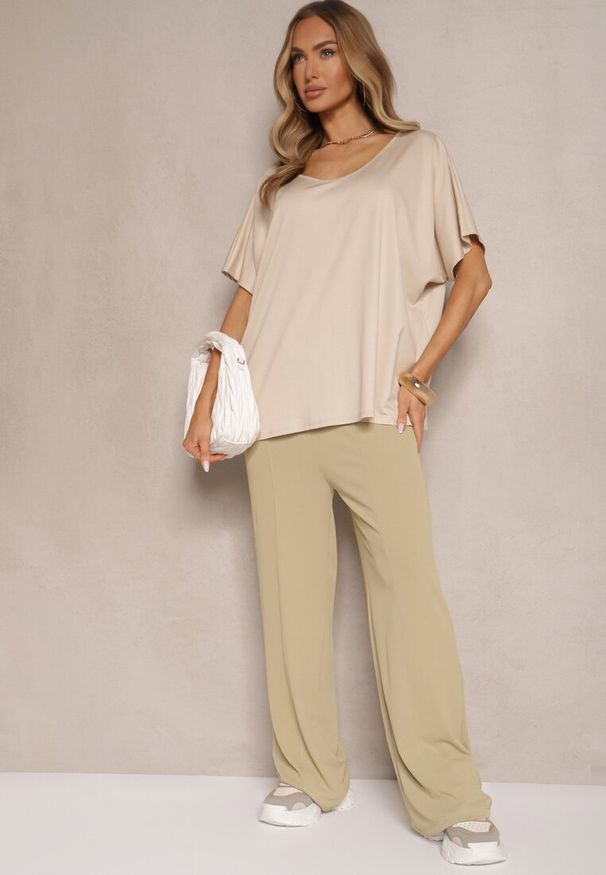 Renee - Beżowy T-shirt z Wiskozą w Stylu Nietoperza Liofala. Okazja: na co dzień. Kolor: beżowy. Materiał: wiskoza. Styl: casual, elegancki