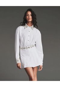 RETROFETE - Biała koszula ze zdobieniami. Kolor: biały. Materiał: bawełna. Długość: długie. Wzór: aplikacja