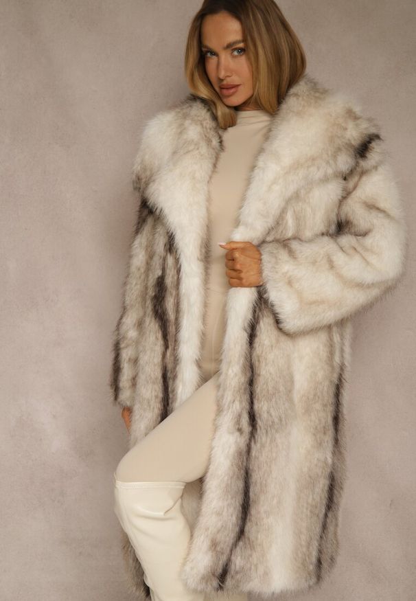 Renee - Biały Płaszcz Futerko o Prostym Kroju z Szerokim Kołnierzem Ezilana. Kolor: biały. Materiał: futro. Styl: elegancki