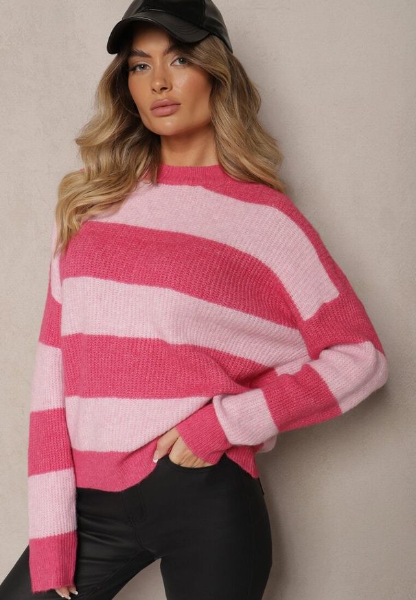 Renee - Różowy Sweter ze Ściągaczami Ozdobiony Pasami z Wełną Tiarosea. Okazja: na co dzień. Kolor: różowy. Materiał: wełna. Długość rękawa: długi rękaw. Długość: długie. Wzór: aplikacja. Styl: klasyczny, casual