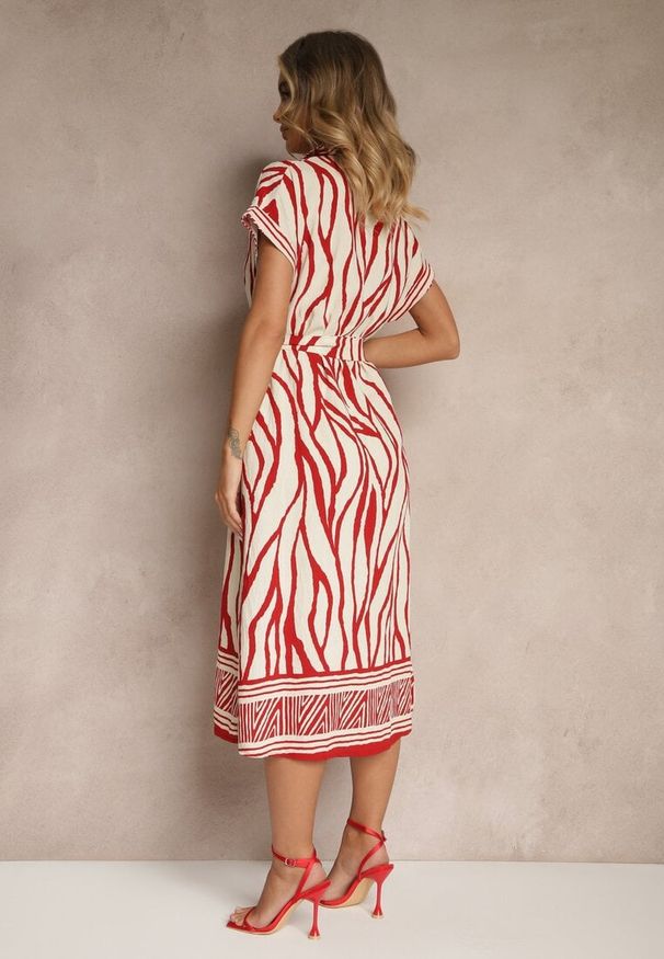 Renee - Czerwona Sukienka o Koszulowym Kroju z Wiskozą z Paskiem z Klamrą Gebbie. Okazja: na co dzień, na spotkanie biznesowe. Typ kołnierza: dekolt w serek. Kolor: czerwony. Materiał: wiskoza. Długość rękawa: krótki rękaw. Typ sukienki: koszulowe. Styl: casual, klasyczny, biznesowy