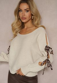 Renee - Beżowy Nietoperzowy Sweter z Moherem Ozdobiony Wiązaniami w Panterkowy Print Semitha. Okazja: na co dzień. Kolor: beżowy. Materiał: moher. Długość rękawa: długi rękaw. Długość: długie. Wzór: aplikacja, nadruk. Styl: elegancki, casual #4