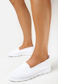 Born2be - Białe Buty Sportowe Licesa. Nosek buta: okrągły. Kolor: biały. Materiał: materiał. Szerokość cholewki: normalna. Obcas: na płaskiej podeszwie #1
