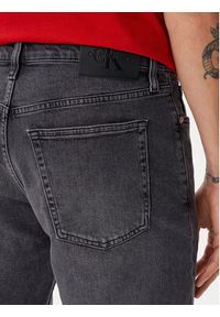 Calvin Klein Jeans Szorty jeansowe J30J327515 Szary Slim Fit. Kolor: szary. Materiał: bawełna