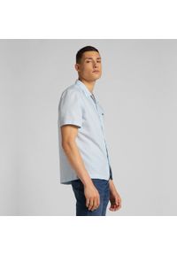 Lee - MĘSKA KOSZULA MATERIAŁOWA LEE SS RESORT SHIRT SKYWAY BLUE L67PKWQL 112116913. Materiał: materiał #1