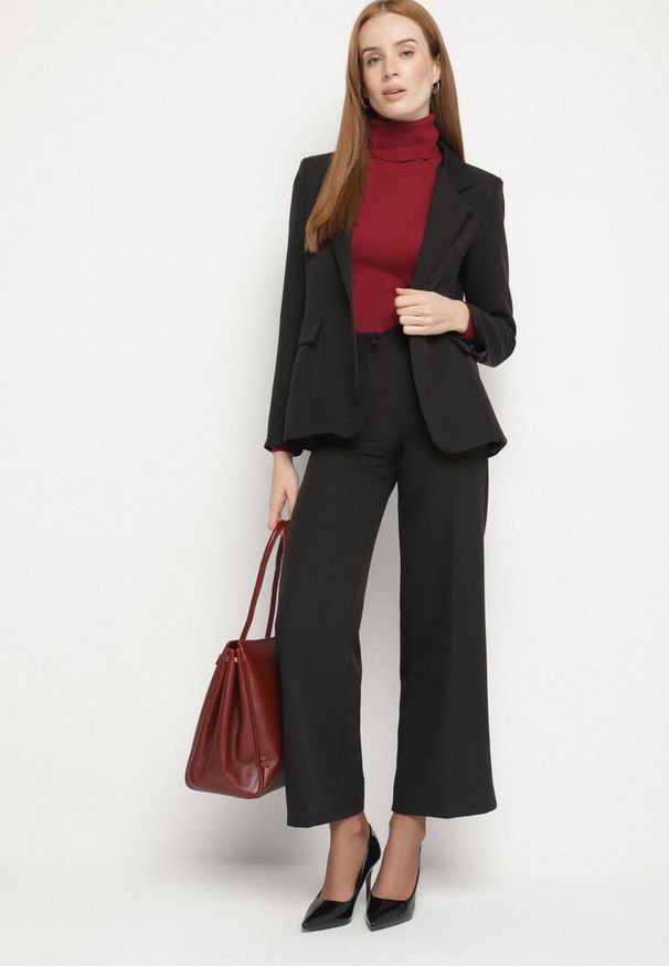 Born2be - Czarny Komplet Garniturowy z Wiskozą Marynarka na Guzik i Szerokie Spodnie Tevora. Kolor: czarny. Materiał: wiskoza. Wzór: aplikacja