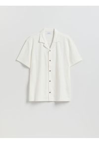 Reserved - Strukturalna koszula regular fit - złamana biel. Materiał: dzianina, bawełna