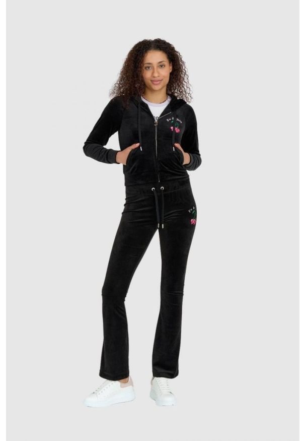 Juicy Couture - JUICY COUTURE Czarna welurowa bluza dresowa z haftowanymi wisienkami. Kolor: czarny. Materiał: welur, dresówka. Wzór: haft