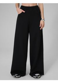 4f - 4F Spodnie dresowe z szerokimi nogawkami damskie - czarne L. Kolor: czarny. Materiał: dresówka. Sport: bieganie, turystyka piesza #1