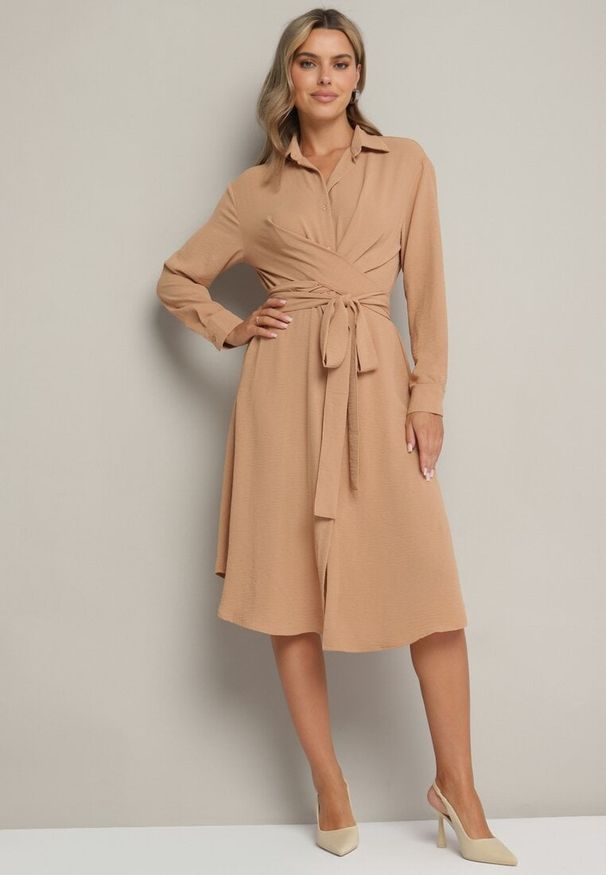 Born2be - Brązowa Koszulowa Sukienka Midi z Guzikami i Materiałowym Paskiem Tetenai. Okazja: na co dzień. Kolor: brązowy. Materiał: materiał. Typ sukienki: koszulowe. Styl: casual. Długość: midi