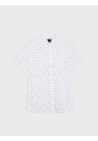 Sinsay - Koszula regular fit ze stójką - biały. Typ kołnierza: kołnierzyk stójkowy. Kolor: biały #1