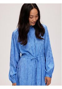 Selected Femme Sukienka koszulowa Blue 16088066 Niebieski Regular Fit. Kolor: niebieski. Materiał: wiskoza. Typ sukienki: koszulowe