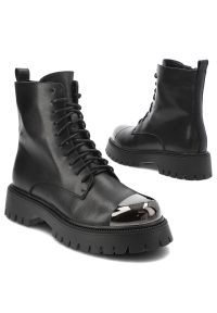 Czarne Botki Filippo Ocieplane Obuwie Damskie. Okazja: na co dzień, na spacer. Zapięcie: sznurówki. Kolor: czarny. Materiał: skóra, guma. Szerokość cholewki: normalna. Styl: klasyczny, casual, elegancki #6