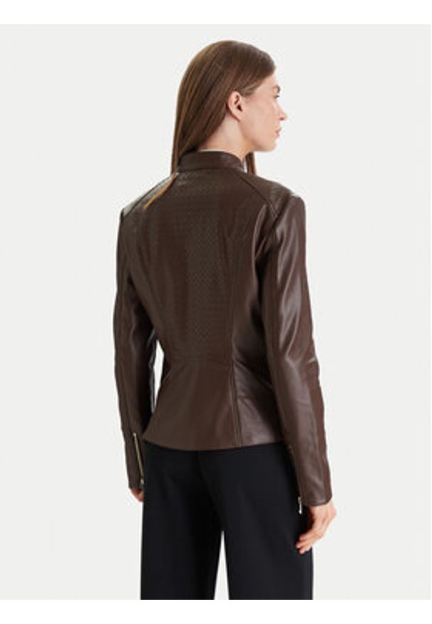 Guess Kurtka z imitacji skóry W6RL52 WL850 Brązowy Regular Fit. Kolor: brązowy. Materiał: skóra