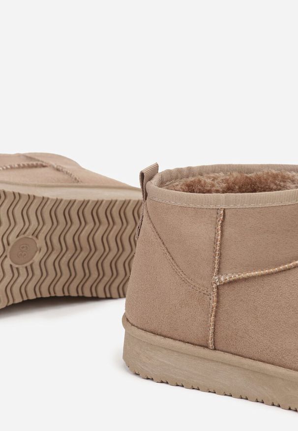 Renee - Ciemnobeżowe Śniegowce z Niską Cholewką Retira. Okazja: na co dzień. Wysokość cholewki: przed kostkę. Kolor: beżowy. Materiał: jeans. Szerokość cholewki: normalna. Sezon: zima. Styl: casual