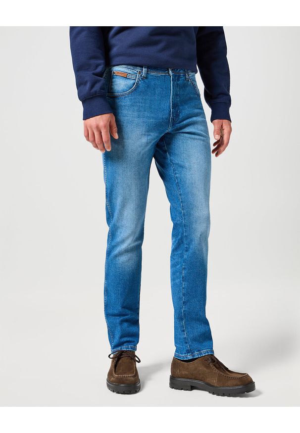 Wrangler - WRANGLER TEXAS SLIM MĘSKIE SPODNIE JEANSOWE JEANSY DŻINSY PRAIRIE BLUE 112356813 W12S017441. Okazja: na co dzień. Stan: podwyższony. Styl: casual, vintage, klasyczny, elegancki